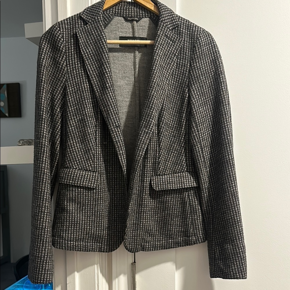 MaxMara Gray Blazer with Tailored Fit and Notched Lapel